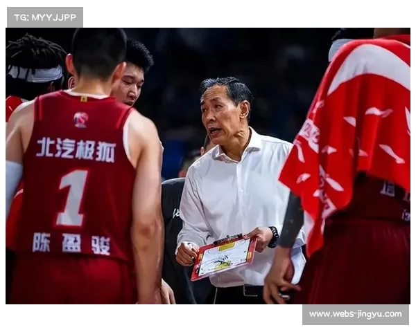 许利民演练防守战术,杜锋强调快速攻防转换 许利民演练防守战术,杜锋强调快速攻防转换